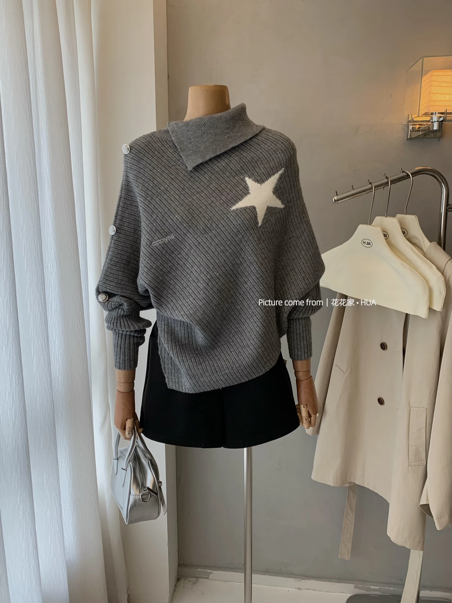 Ying Fashion Shop 高質感 星星不規則蝙蝠毛衣 慵懶風設計感 氣質寬鬆 半高領 針織上衣