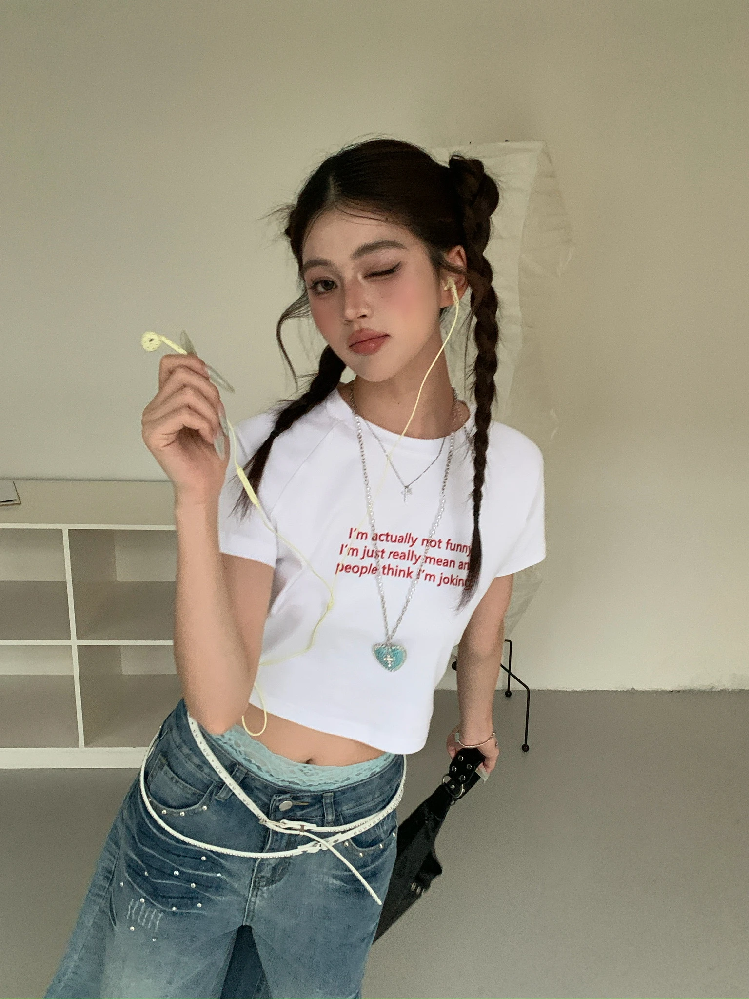 (現貨)JUNE123 NOT FUNNY 辣妹TEE