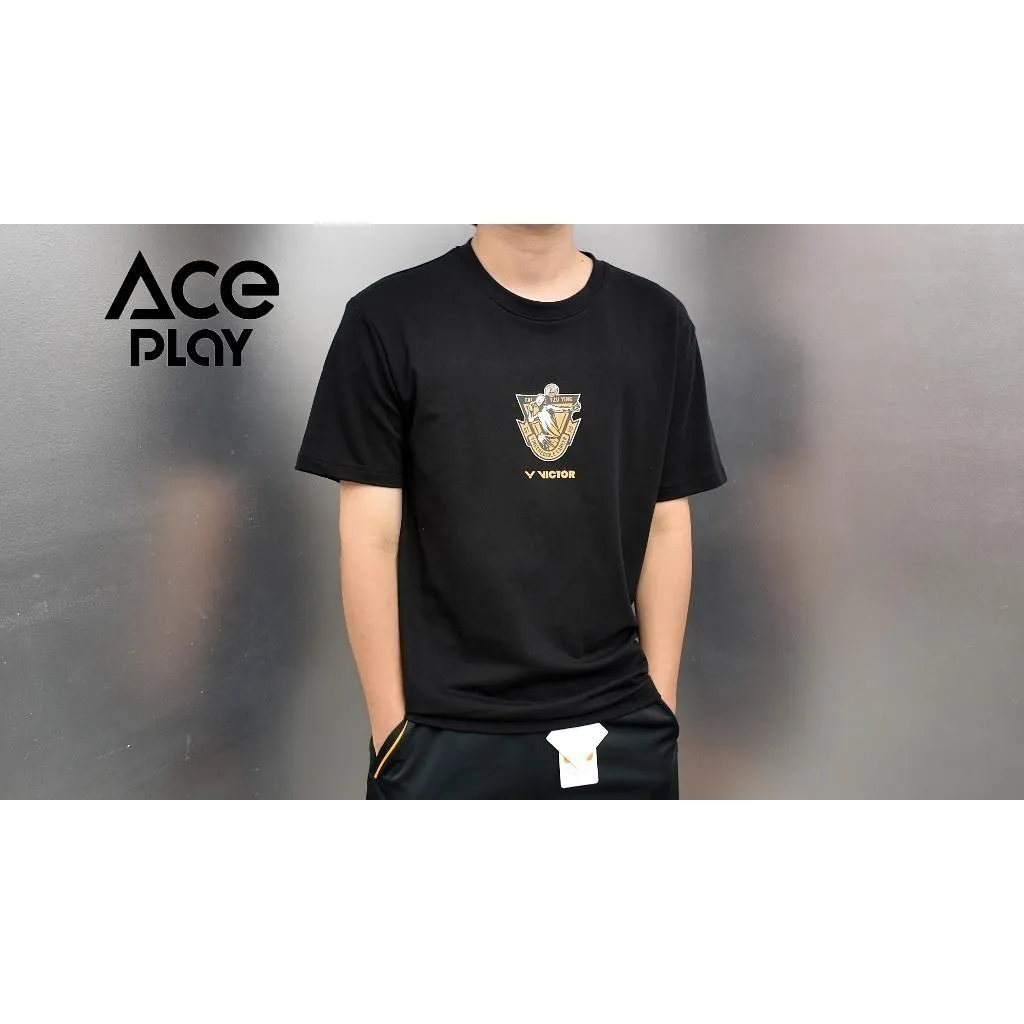 【Aceplay艾斯沛體育】VICTOR 勝利  戴資穎選手生涯致敬展紀念T-shirt 中性款 T-TTY2502C