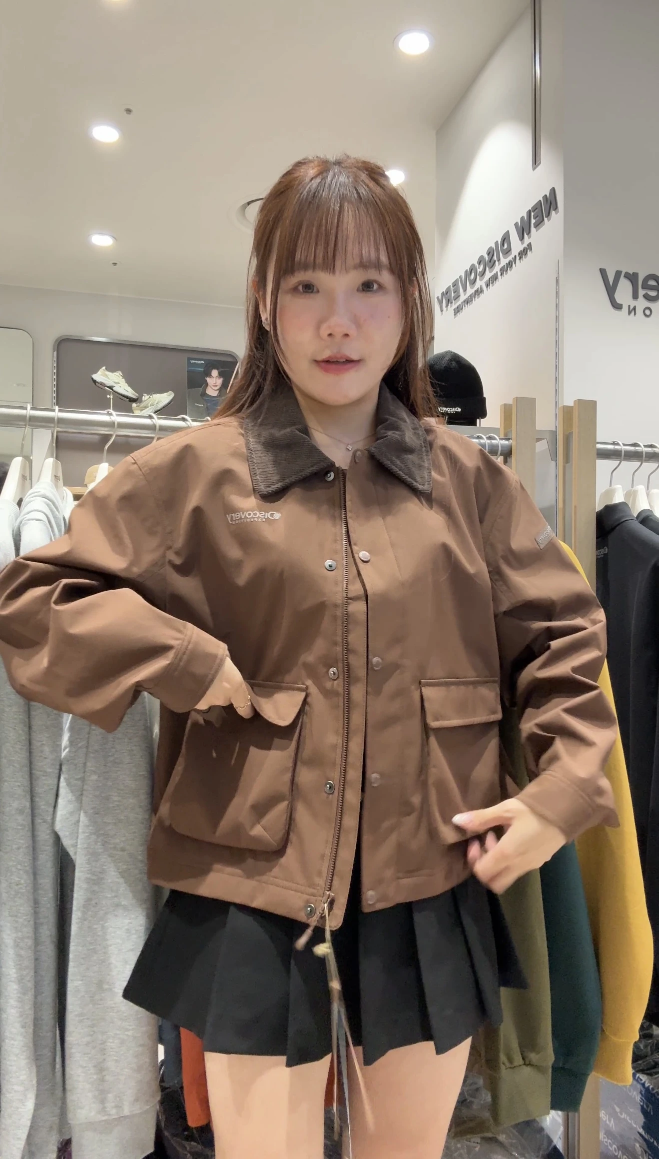 (特價）DIScovery女款 防潑水撞色翻領防風外套