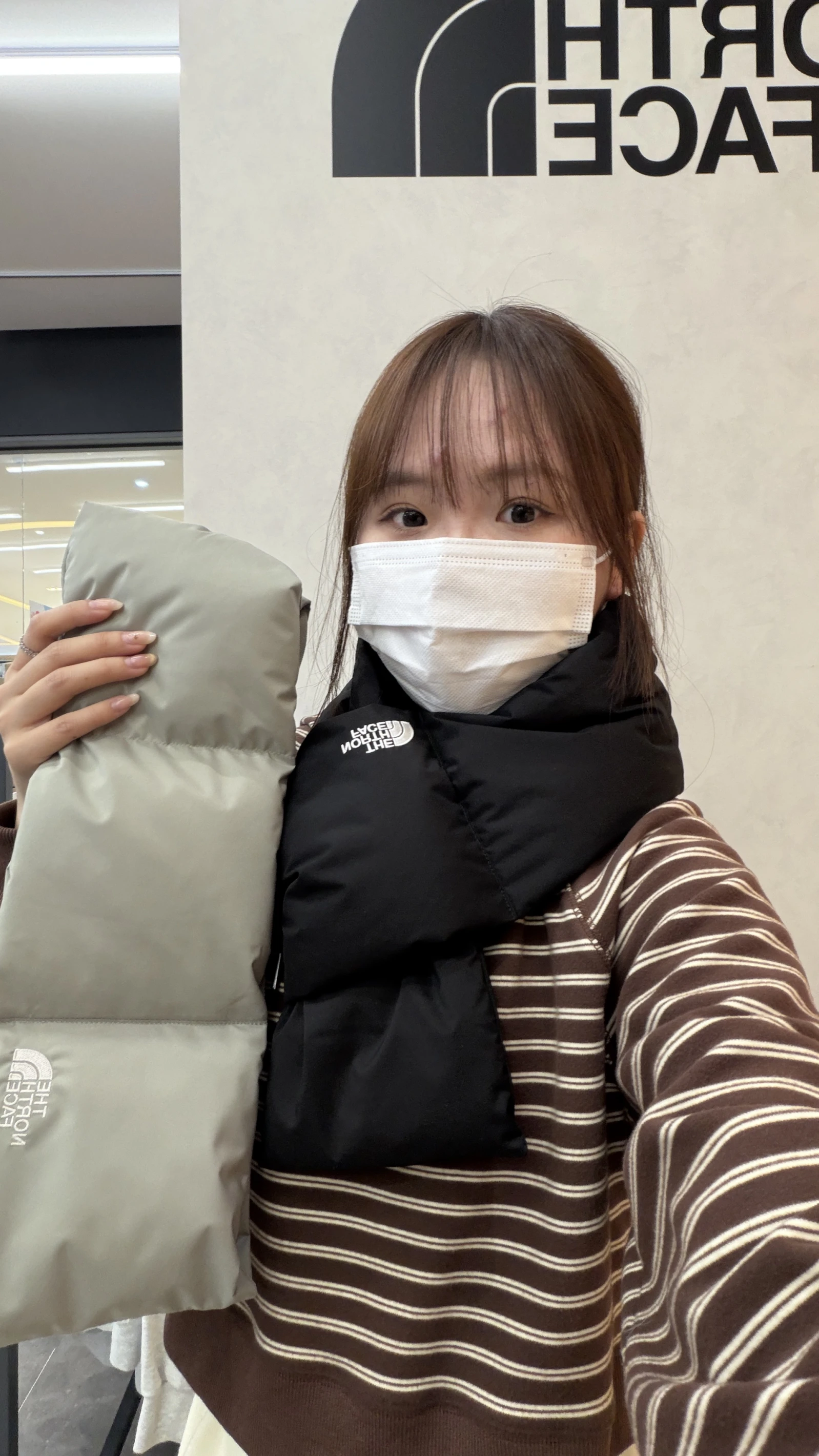 北臉 澎澎短圍巾