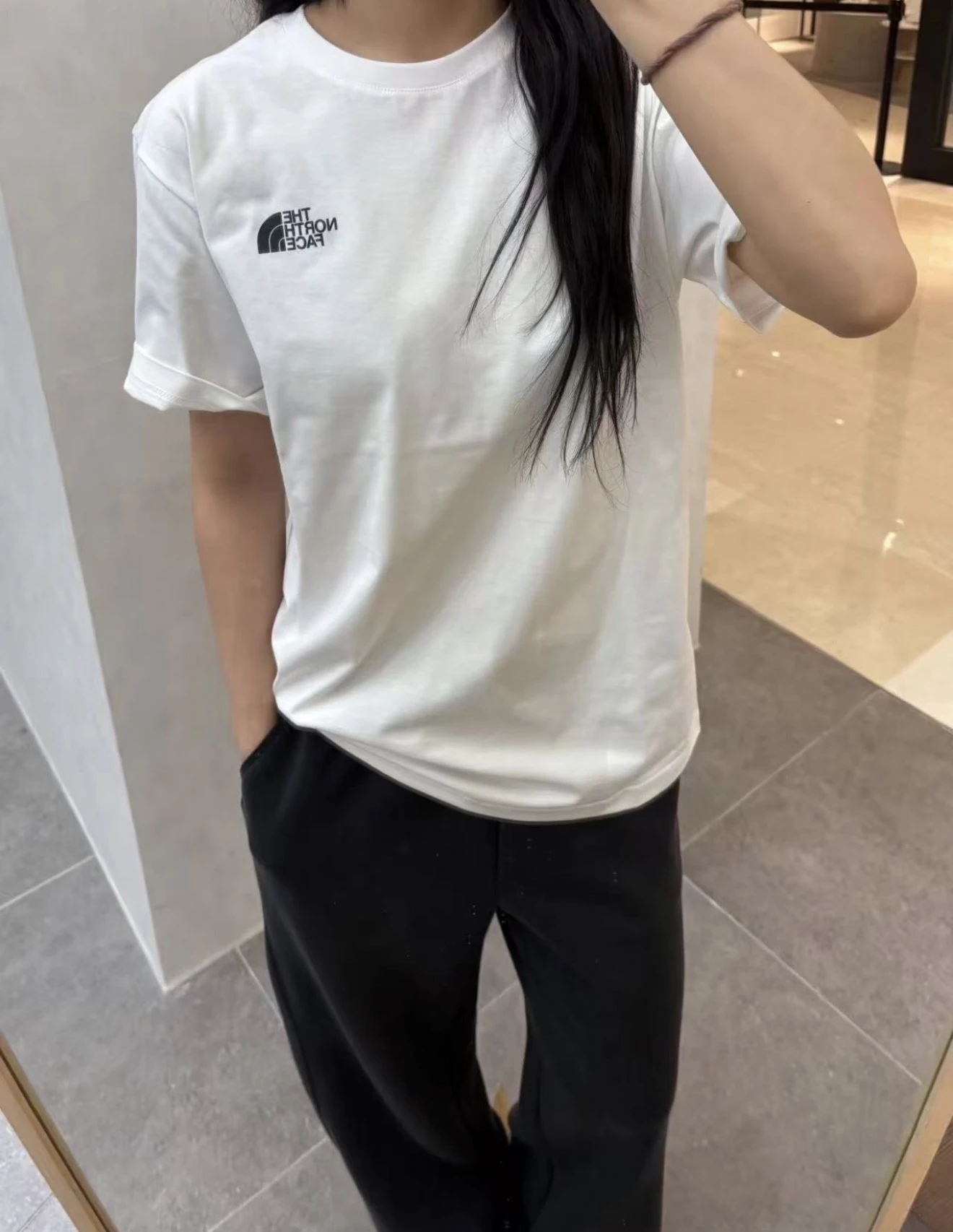 The North Face基礎款小logo短袖Ｔ