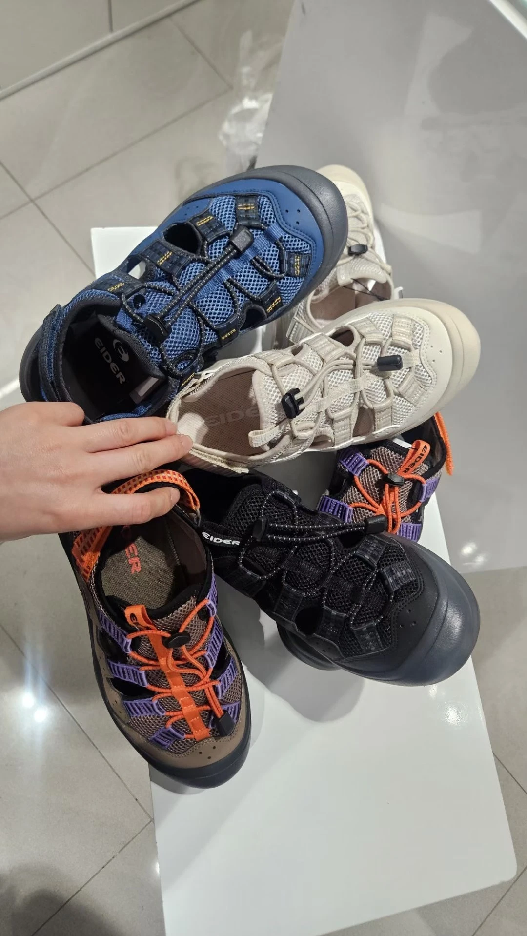 特價53折！EIDER 輕量交叉魔鬼氈涼鞋
