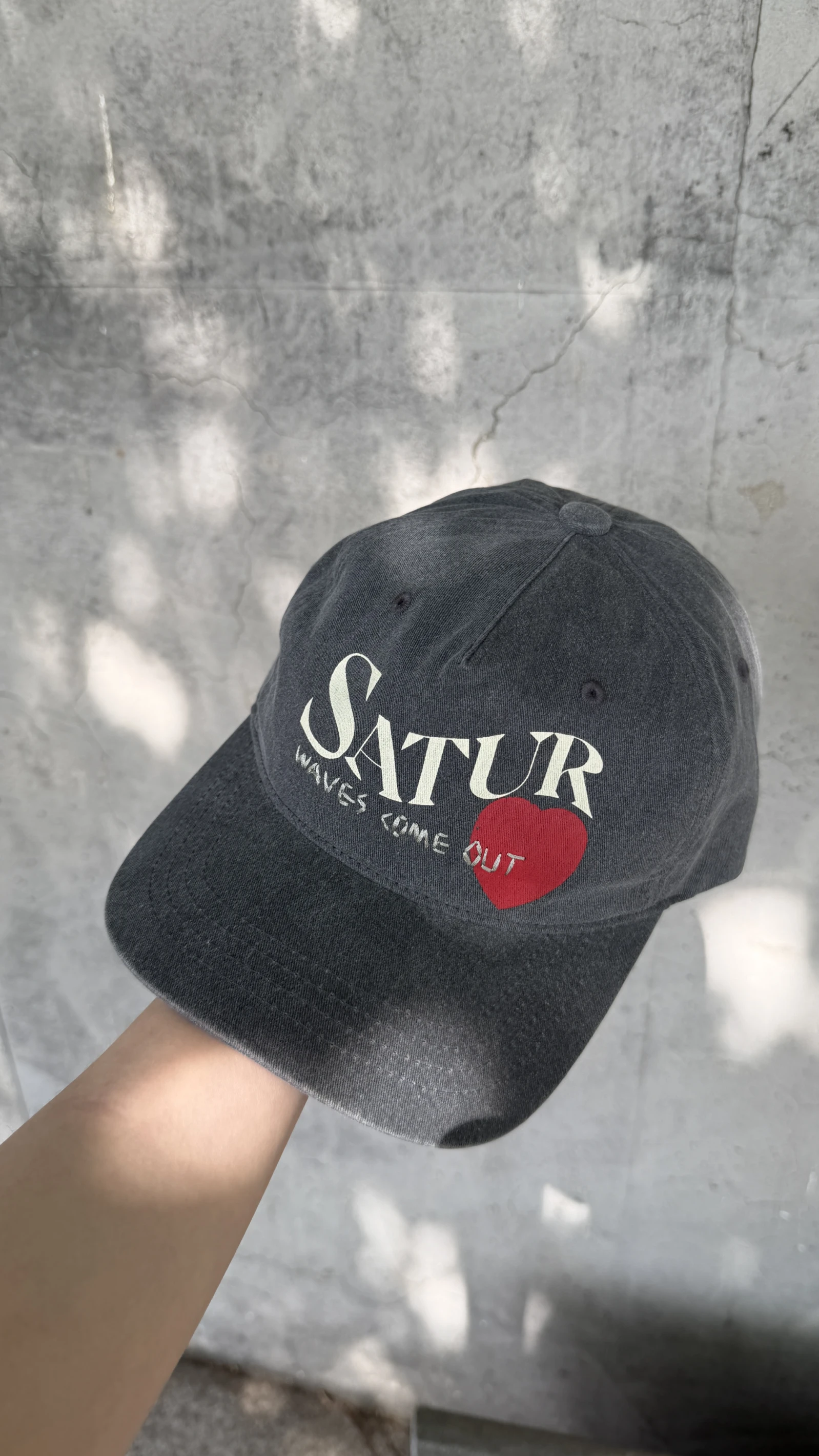 SATUR 愛心斜斜字帽子