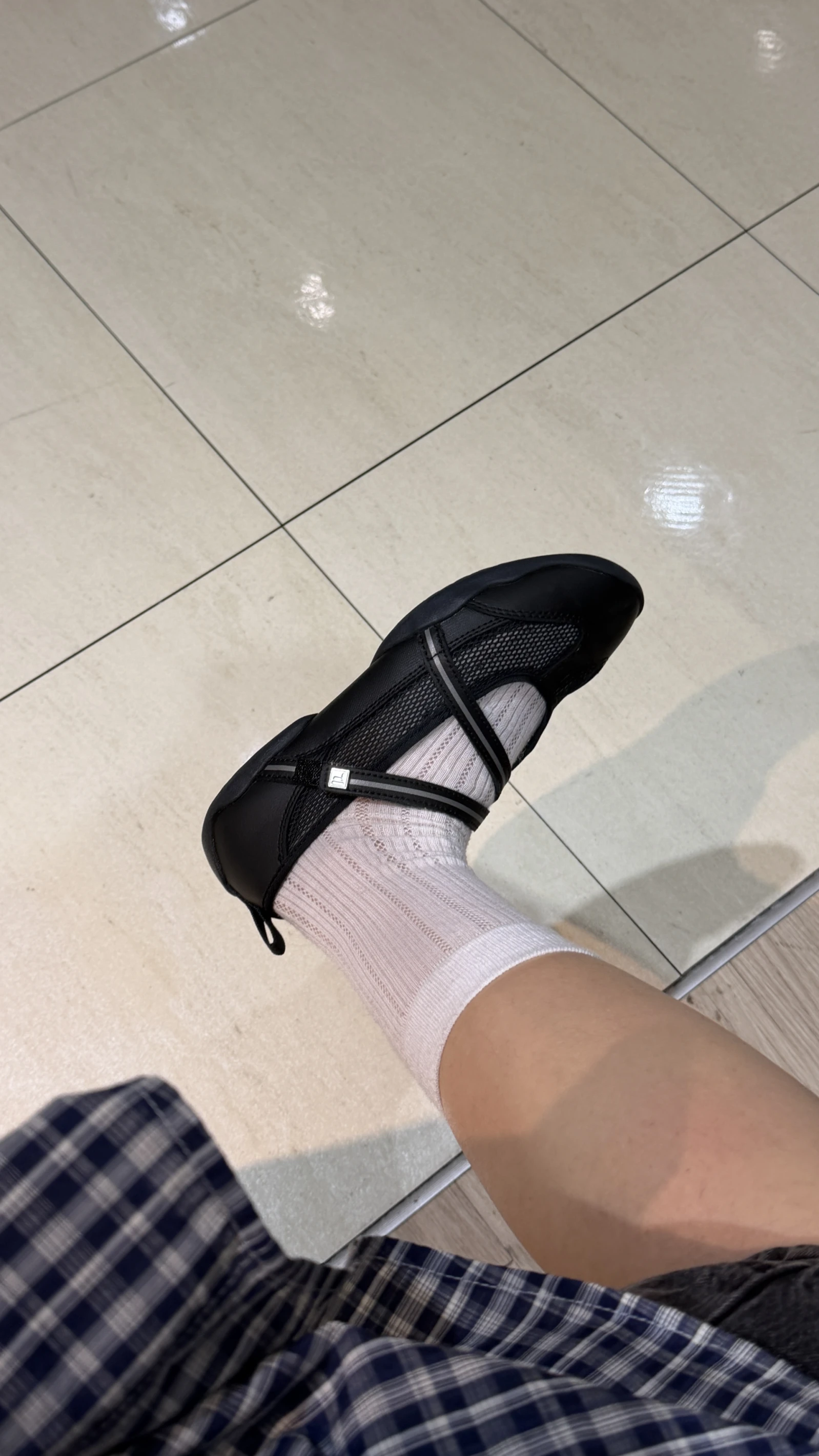 夏天特別愛的薄款花紋中筒襪子