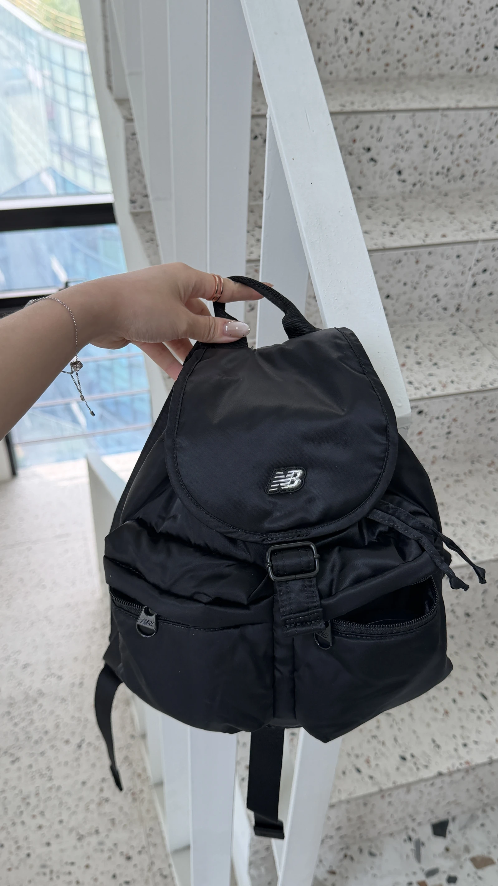 New Balance 掀蓋小後背包
