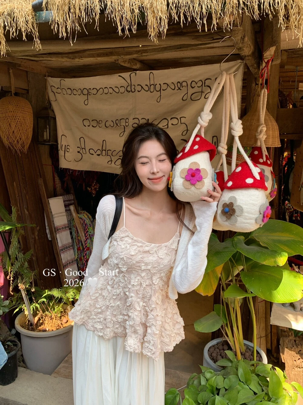 立體感小花吊帶上衣