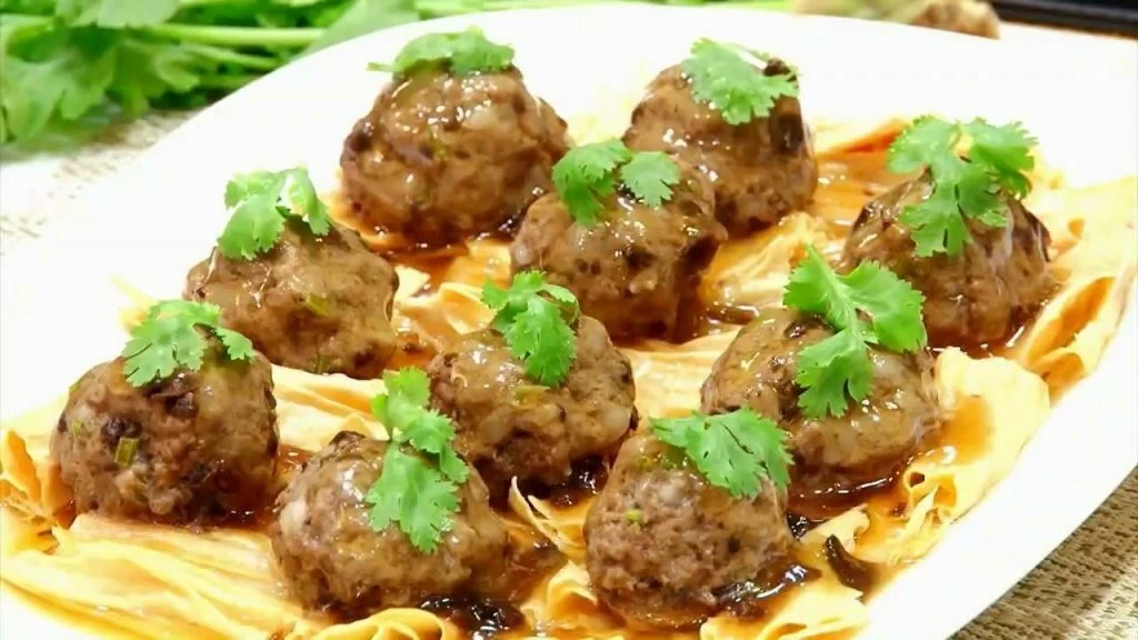 【老菜脯乾香根牛肉丸子】吸飽老菜脯精華，大人小孩都愛吃