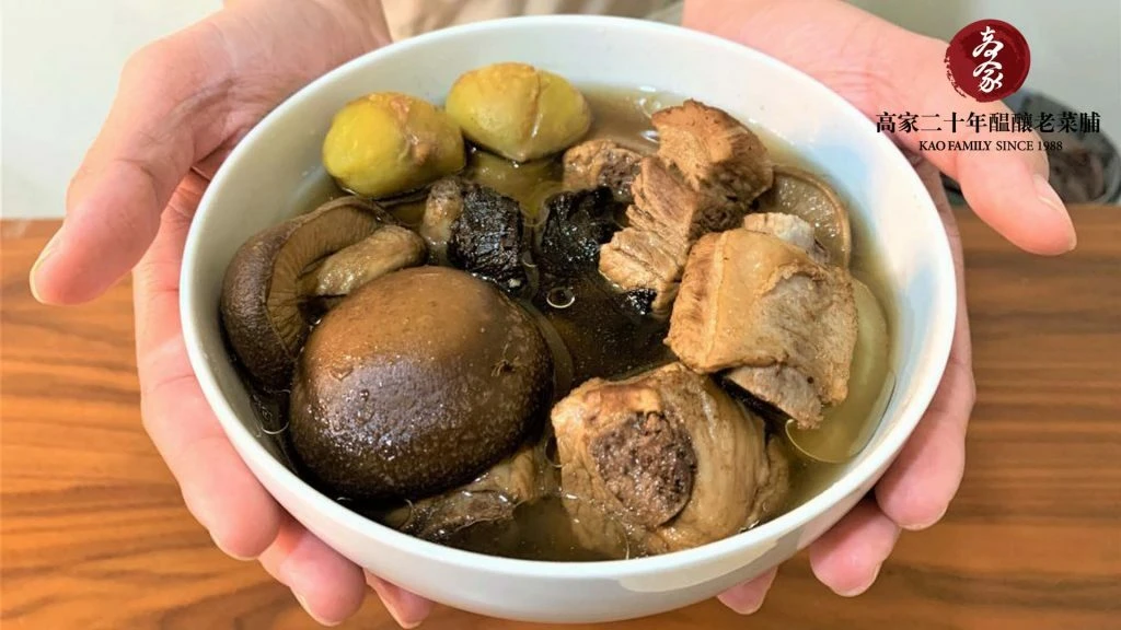 【老菜脯栗子香菇排骨湯】小雪節氣養腎氣，加入菇中之王