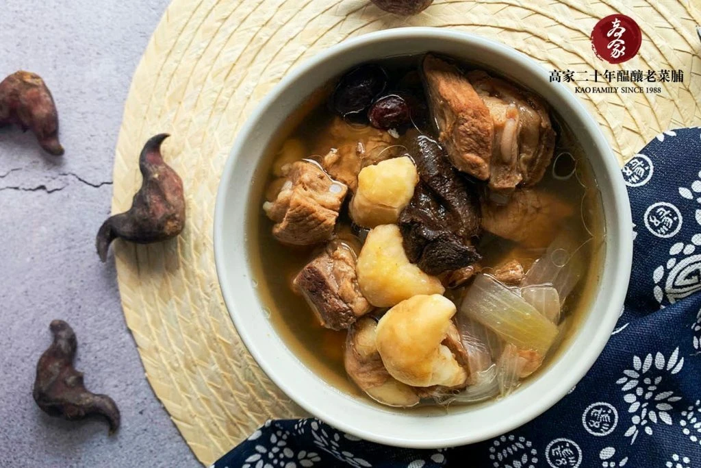 【老菜脯菱角排骨湯】霜降節氣是進補旺季，用當令食材菱角燉湯