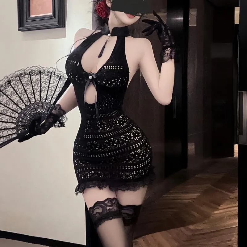°• 𝘔𝘖𝘔𝘖𝘕𝘈 •°🫧現貨🫰人間富江感 厭世高冷風 黑色蕾絲掛脖連身裙 鏤空 復古旗袍 性感睡衣 連身網衣 W34