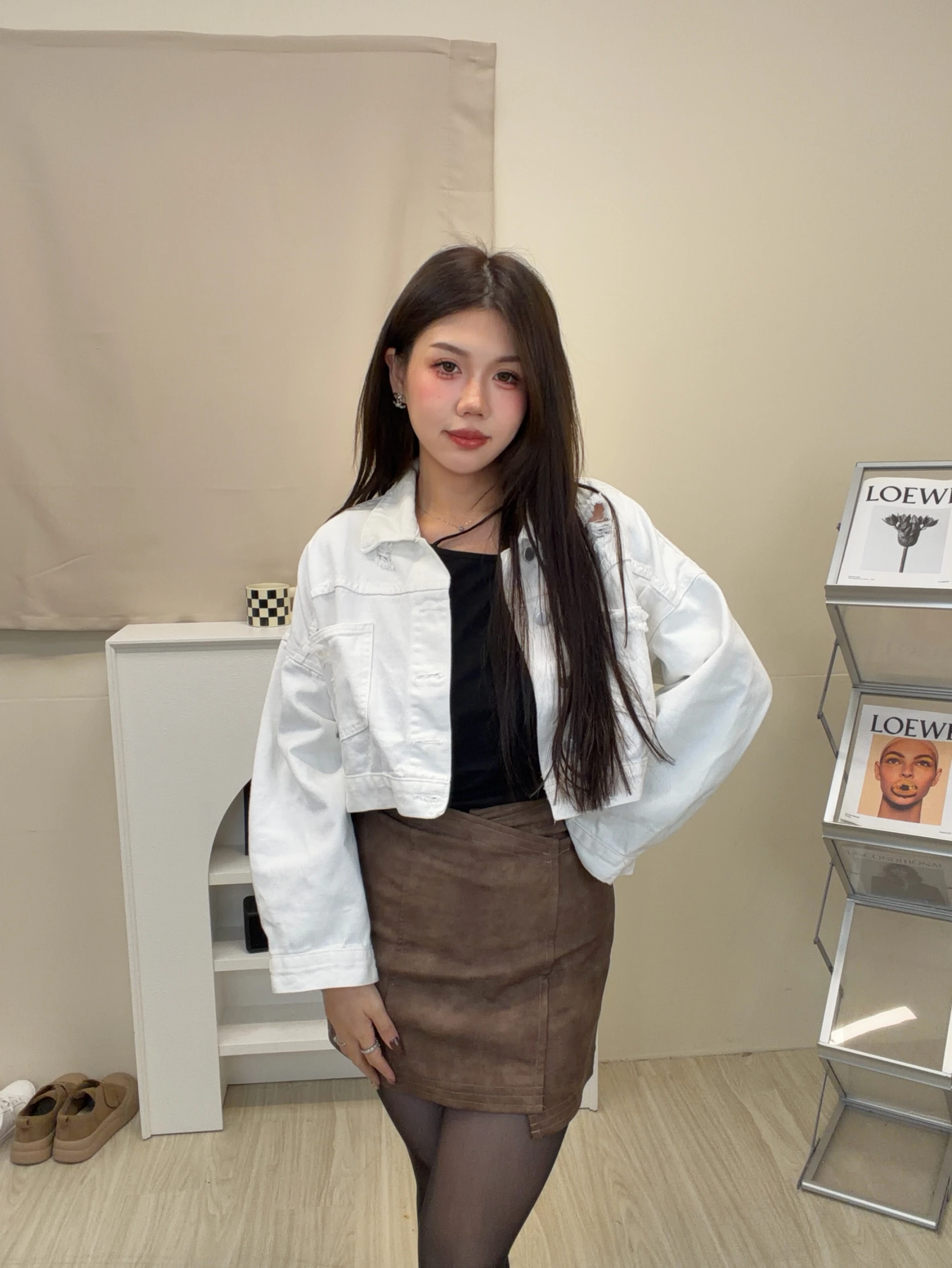 10279白色刷破牛仔外套