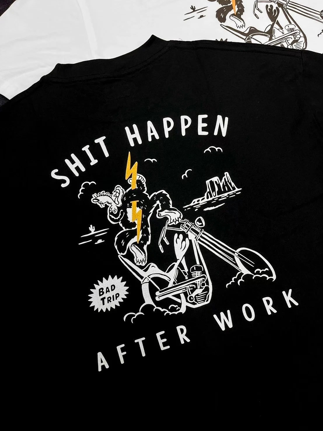 AFTER WORK-SHIT HAPPEN T-SHIRT 白/黑