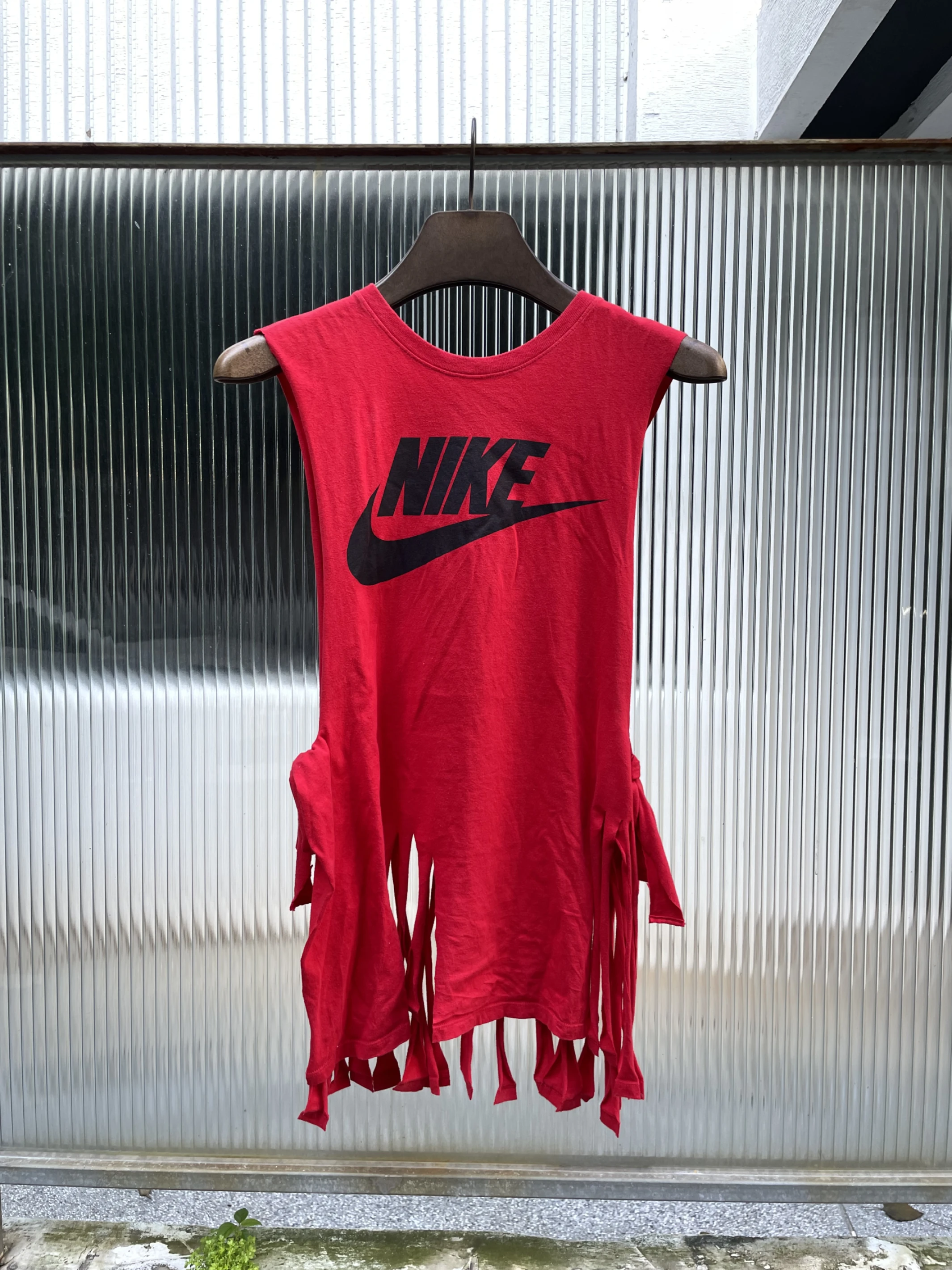 TCR-改製綁帶流蘇背心（Red Nike）
