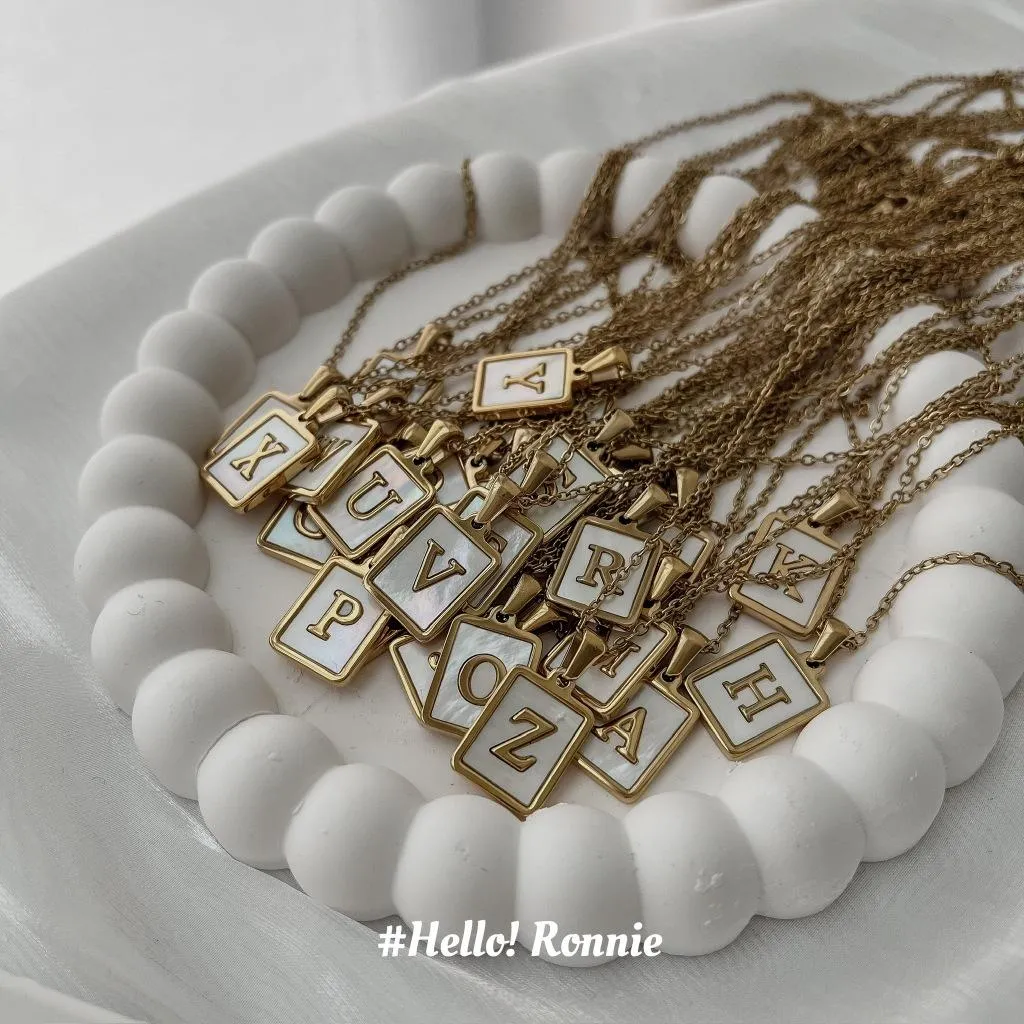 ✨Hello!Ronnie✨現貨316L通體鈦鋼項鍊 醫療鋼項鍊 經典白貝殼26英文字母項鍊金 送禮禮物