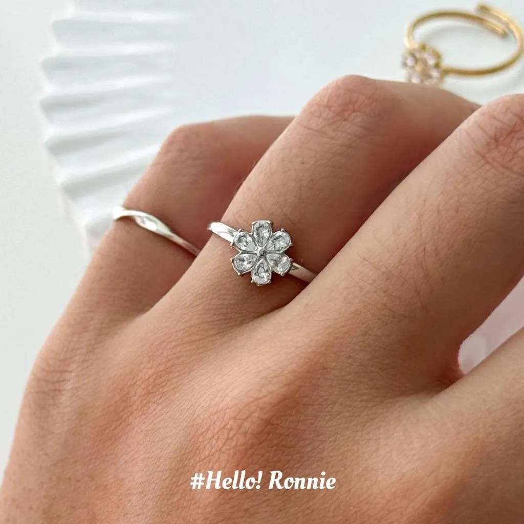 ✨Hello!Ronnie✨現貨316L通體鈦鋼戒指 醫療鋼戒指 鋯石小花戒指 Petal Éclat 花瓣微光戒