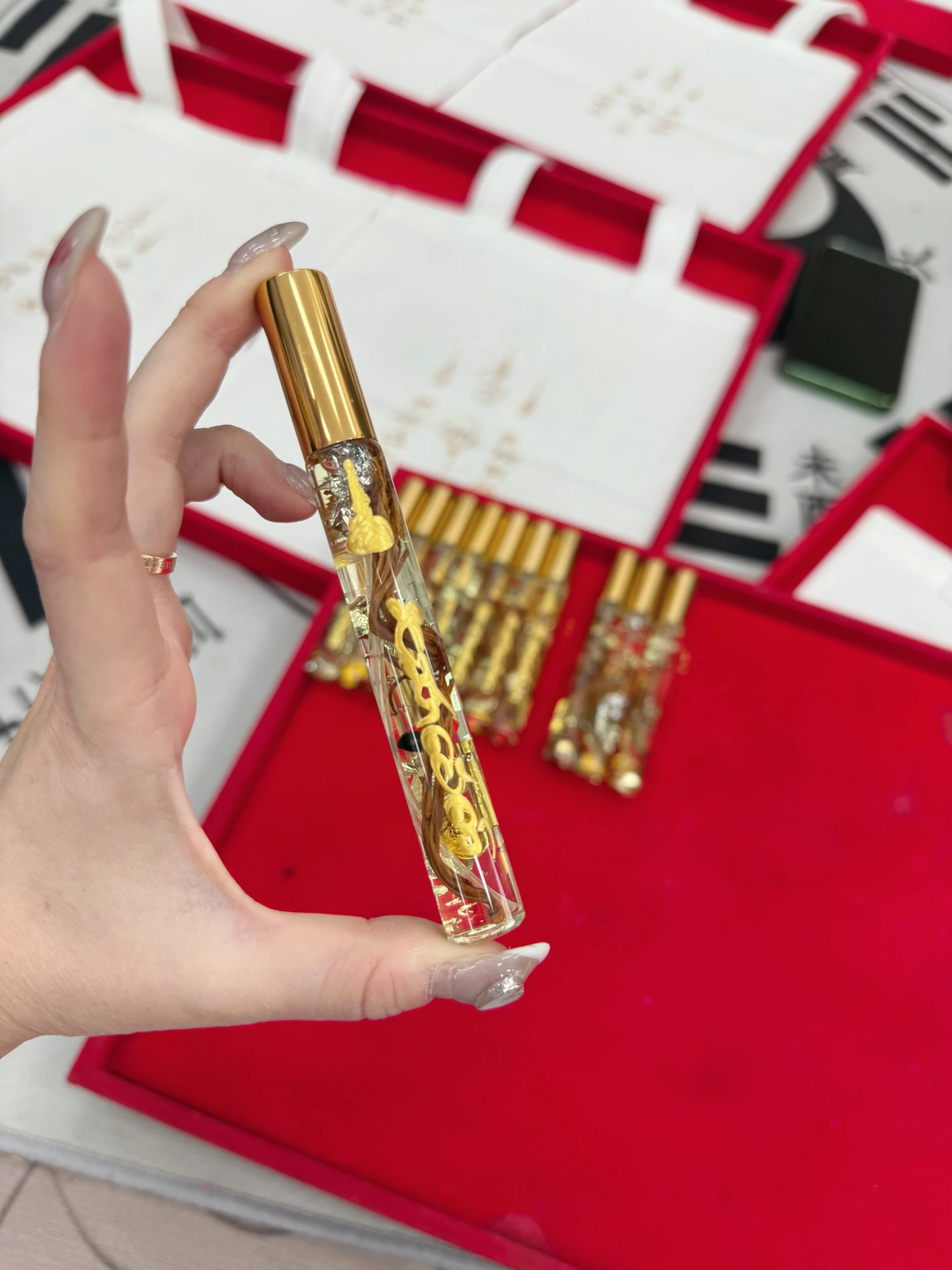 金銀珠寶💎香水 阿贊納 通靈