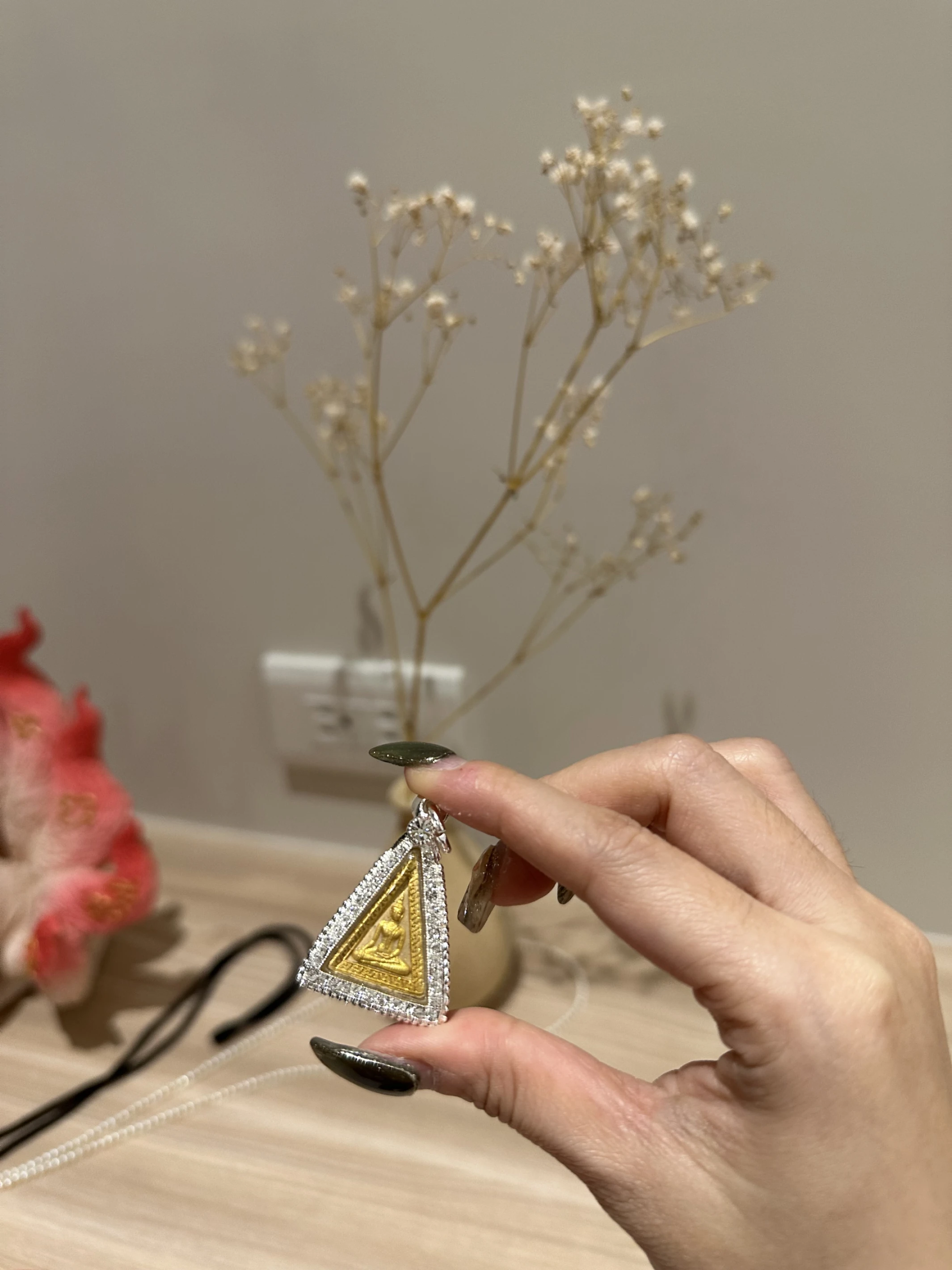 女王佛  閃閃發亮的女王👑女生必須要有
