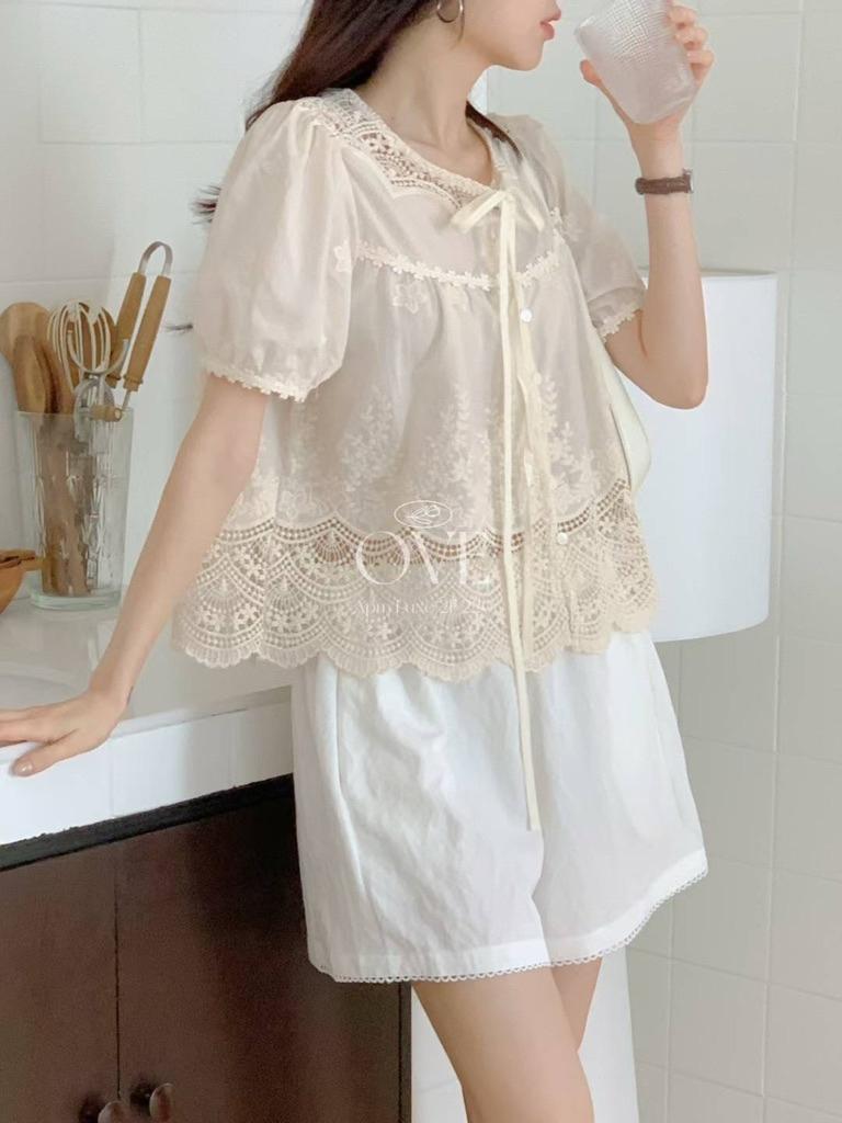 🇰🇷Chloe C. 韓國東大門服飾🇰🇷 OVE 正韓碎花簍空綁帶薄款短袖上衣