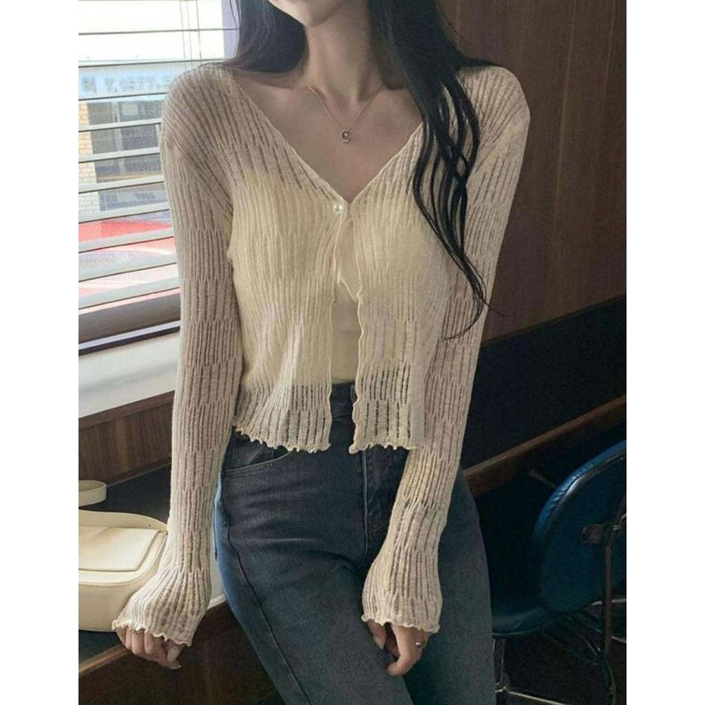 🇰🇷Chloe C. 韓國東大門服飾🇰🇷  TTUTTA 正韓波浪木耳邊長袖罩衫
