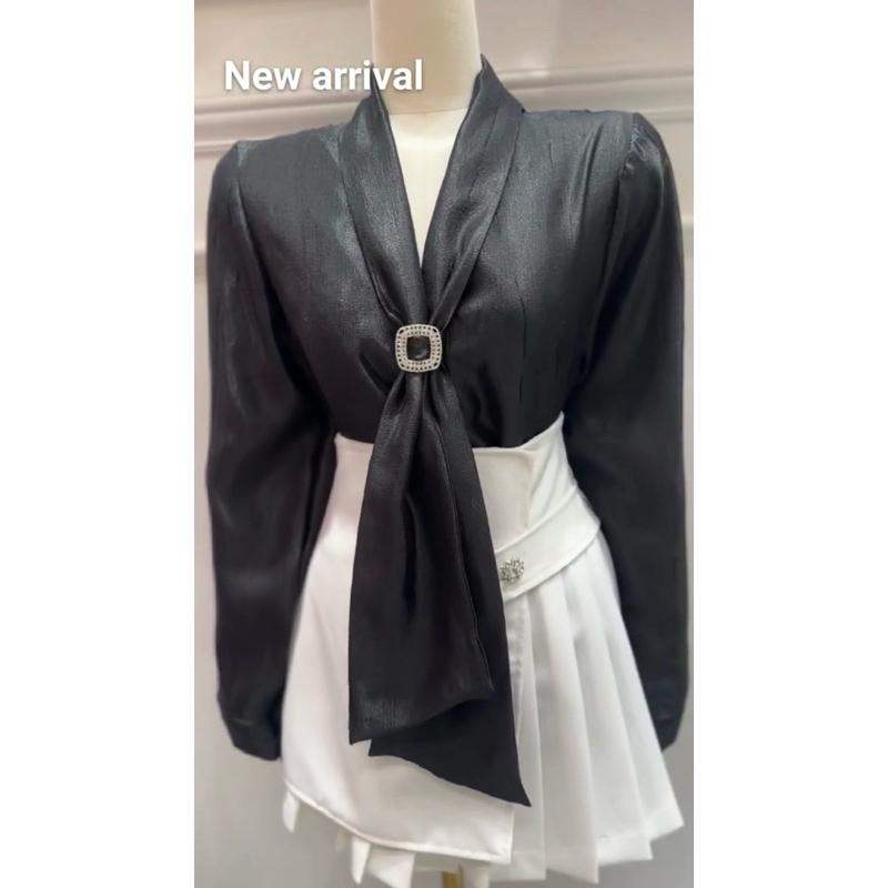 🇰🇷Chloe C. 韓國東大門服飾🇰🇷  heeshop ［襯衣冠軍🏆］正韓V領珠光細紗長袖襯衣.典禮優雅時尚款