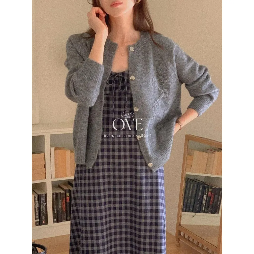 🇰🇷Chloe C. 韓國東大門服飾🇰🇷  OVE 正韓繡花圓領排扣針織外套