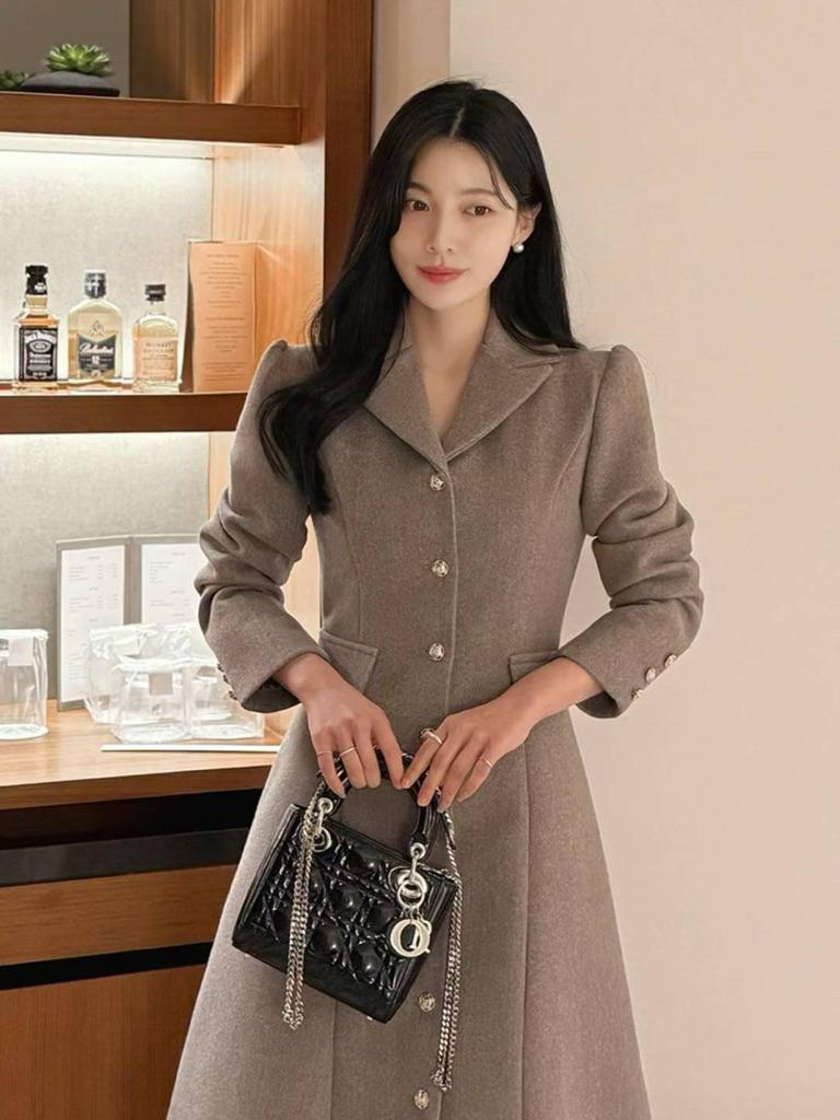 🇰🇷Chloe C. 韓國東大門服飾🇰🇷  正韓厚磅立領排扣長袖長版連身裙版外套