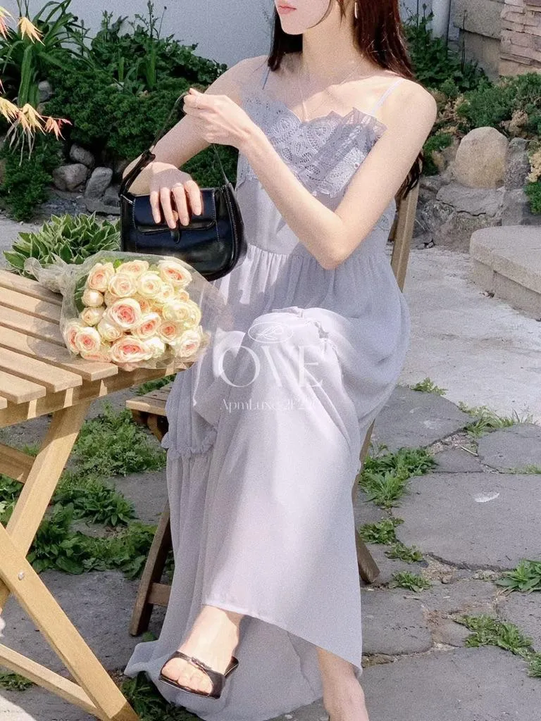 🇰🇷Chloe C. 韓國東大門服飾🇰🇷 正韓花瓣葉邊細肩洋裝