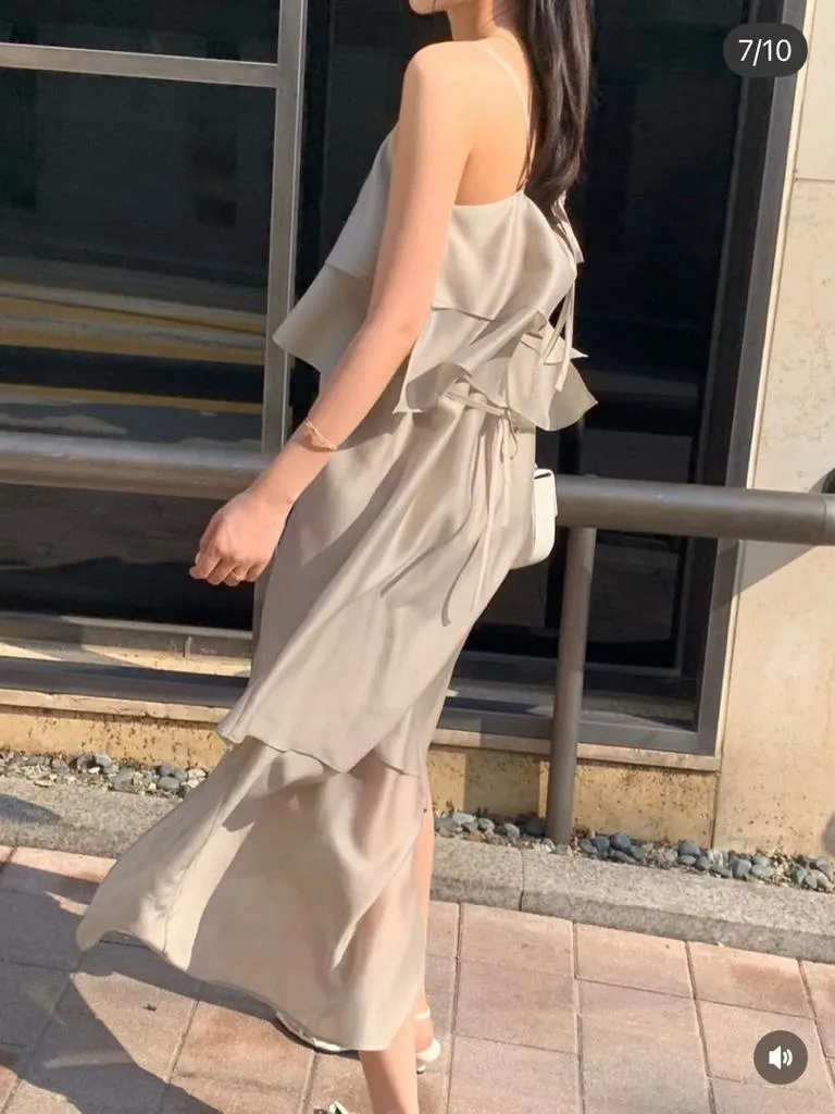 🇰🇷Chloe C. 韓國東大門服飾🇰🇷 正韓仙女之光天絲層次肩帶洋裝