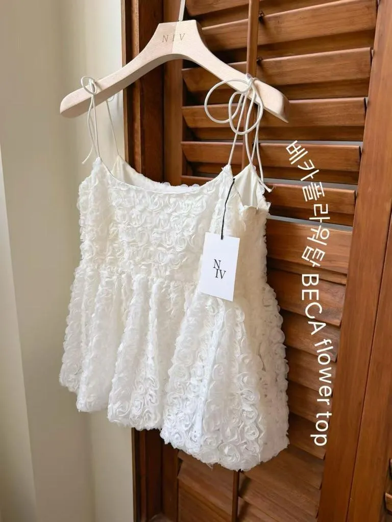 🇰🇷Chloe C. 韓國東大門服飾🇰🇷 正韓玫瑰繡花細肩綁帶上衣