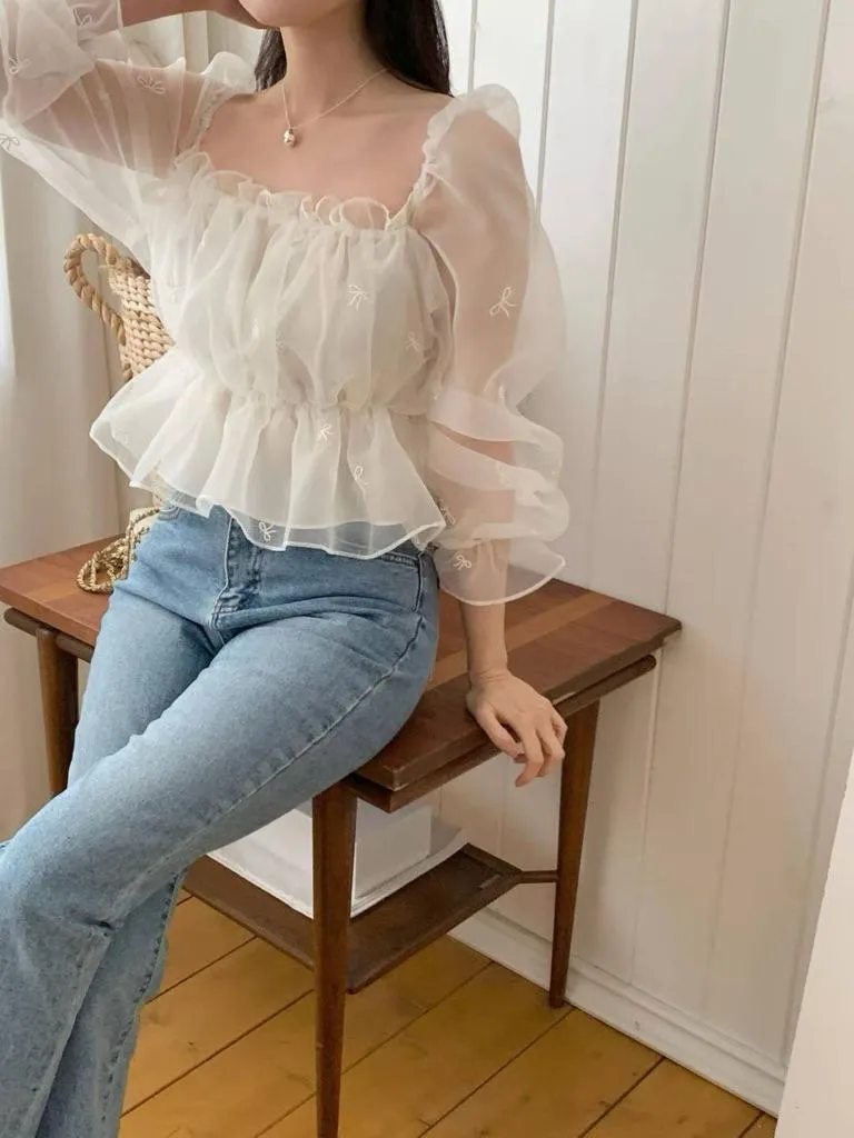 🇰🇷Chloe C. 韓國東大門服飾🇰🇷 正韓立體刺繡蝴蝶結薄紗荷葉一字領上衣