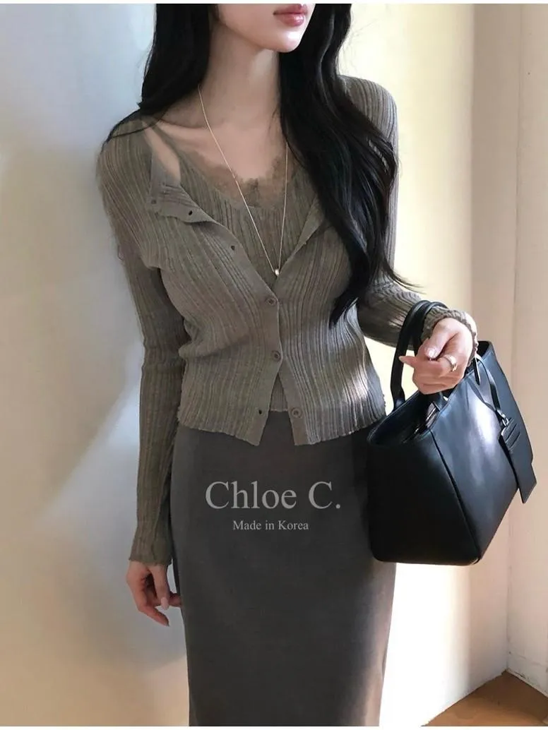 🇰🇷Chloe C. 韓國東大門服飾🇰🇷 ［韓國網紅推薦款🏆］ 正韓羊毛假兩件式蕾絲V領拼接上衣