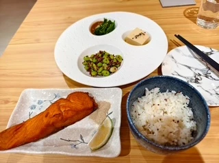 台中隱藏版溫馨餐館：母女聯手打造的無國界健康美味