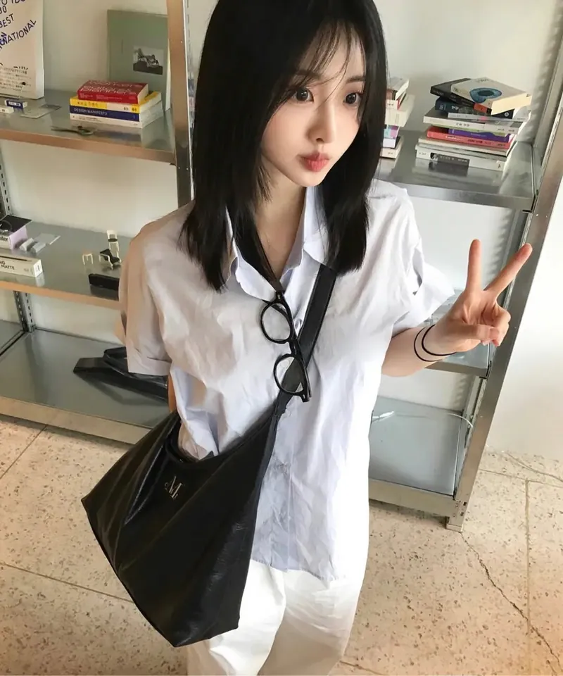 MUCENT CRESCENT LEATHER SHOULDER BAG 月形皮革 單肩包