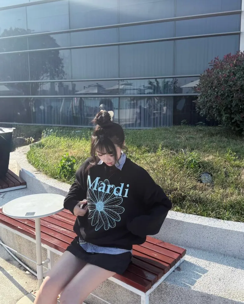 MARDI MERCREDI 經典小雛菊 印花 衛衣 大學tee 黑/天藍