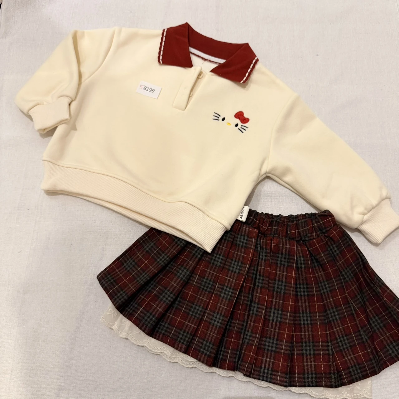 KZG-8199大臉凱蒂翻領衣+紅格裙