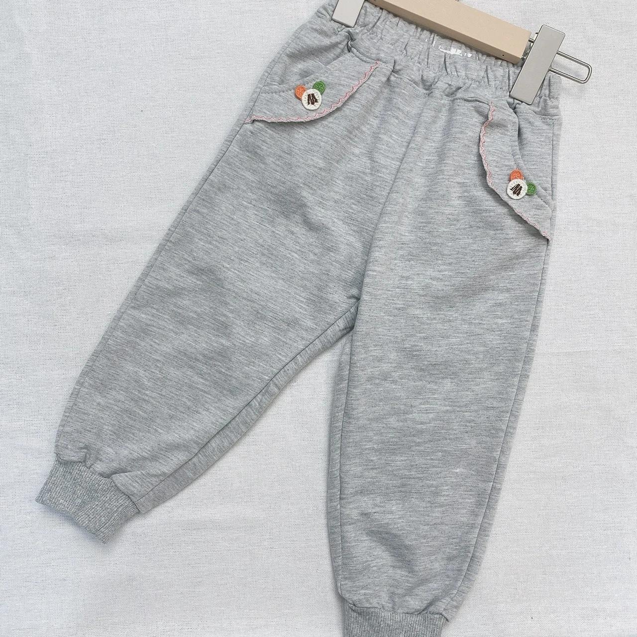 YM-5779花灰刺繡口袋縮口褲