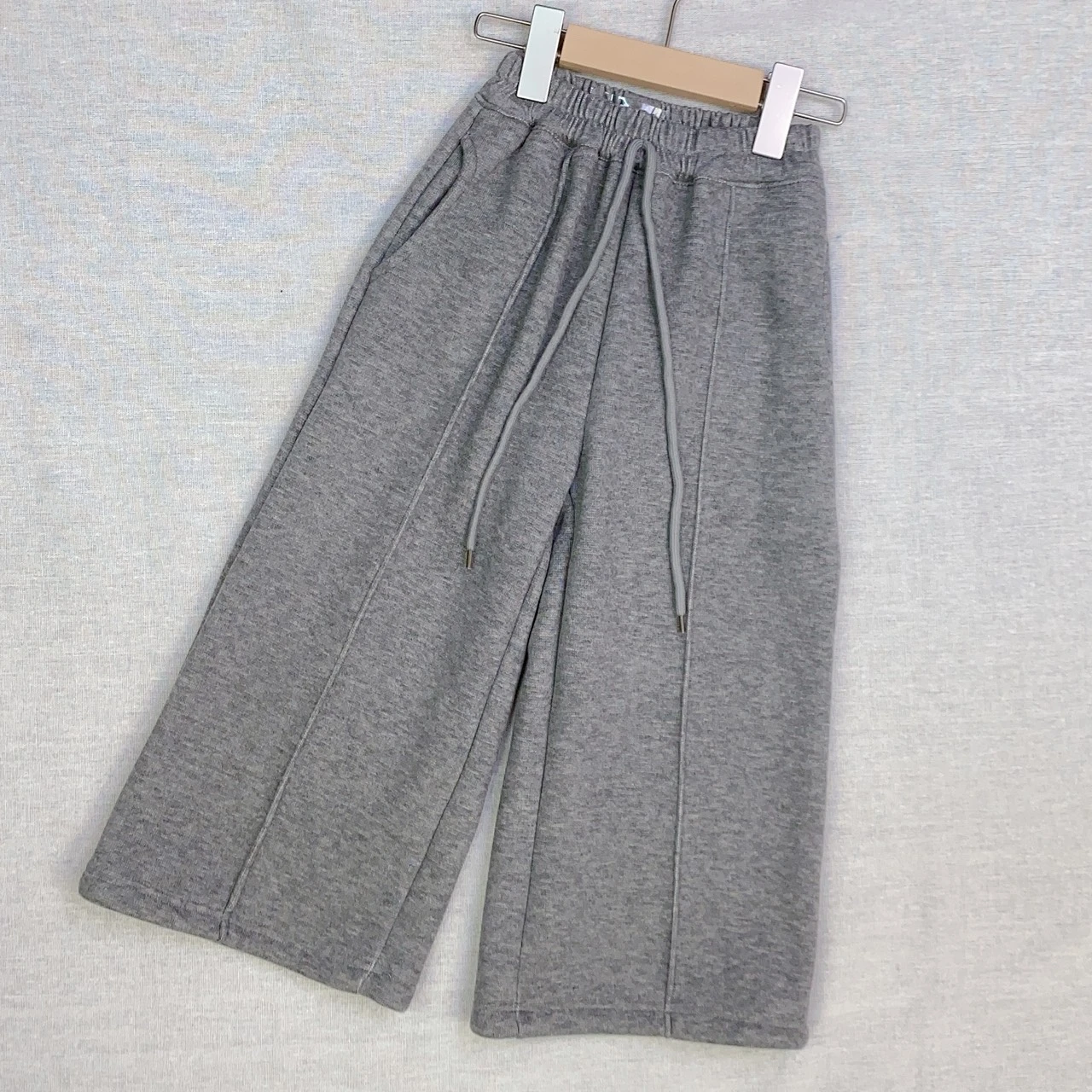 GZG-7229灰直筒內刷毛寬褲
