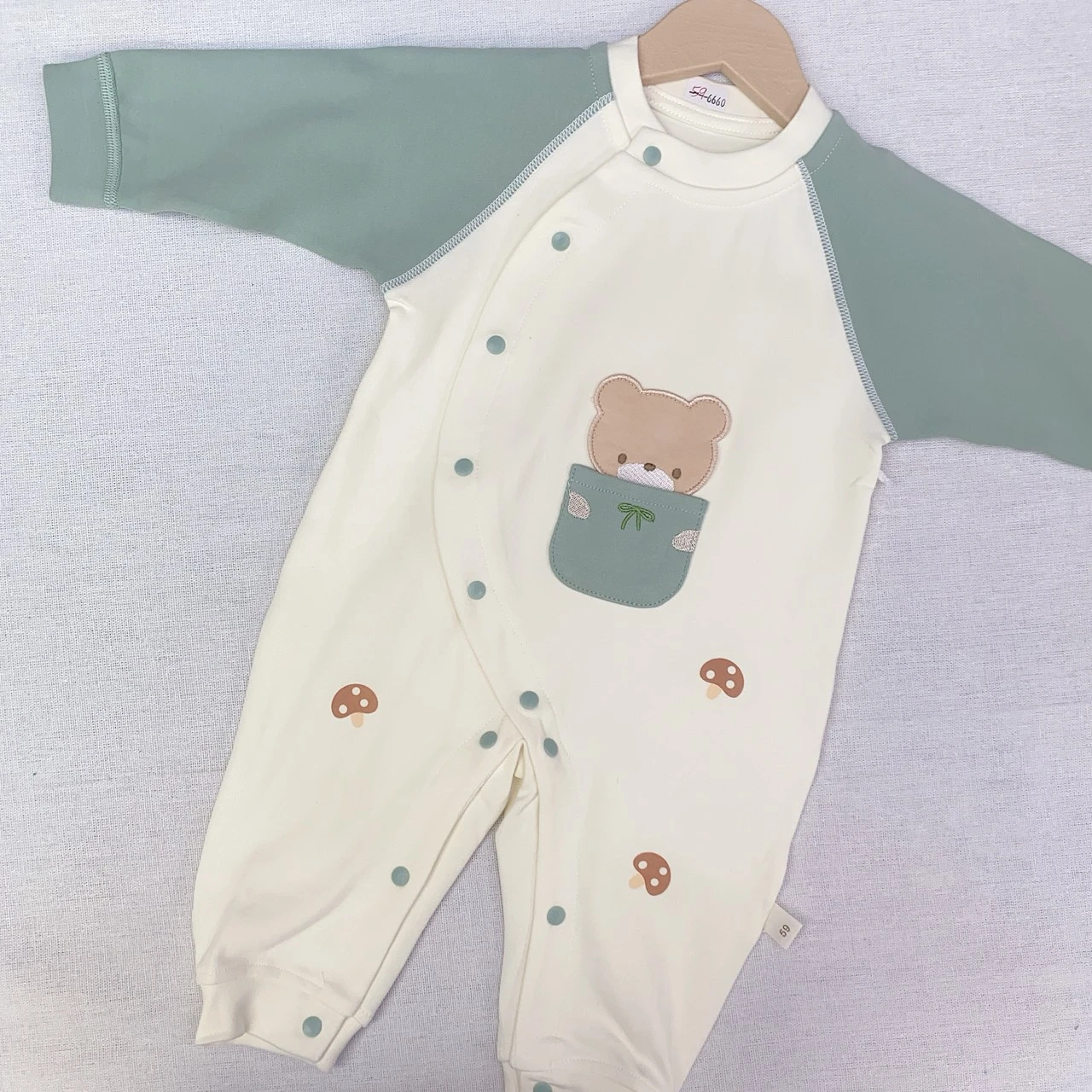 G-6660綠叉肩小熊側開扣爬服