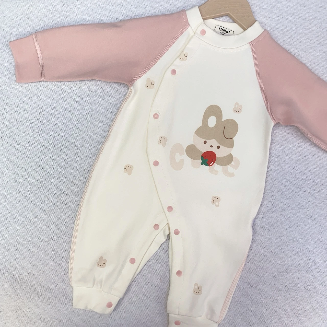 G-6658粉叉肩小兔側開扣爬服