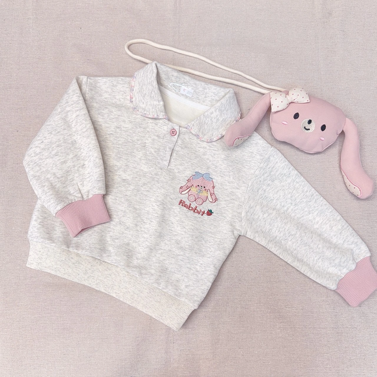 GZH-3003花灰翻領刺繡粉兔上衣+娃