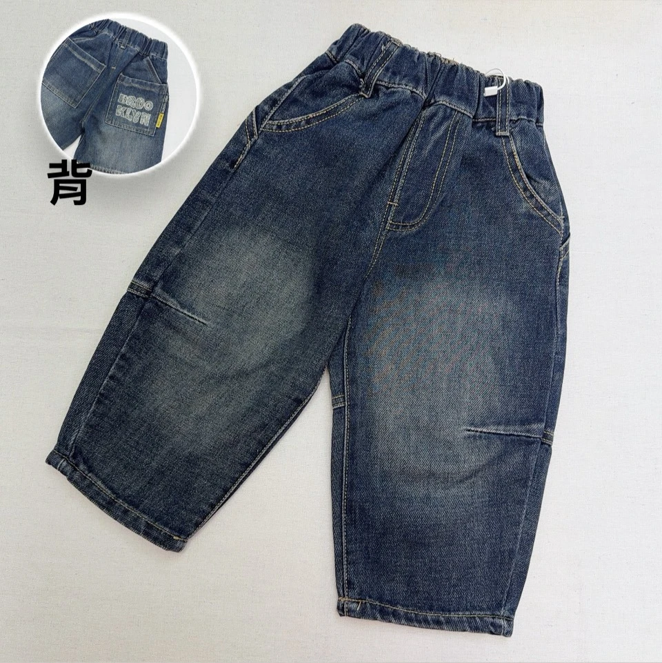 KZG-3508藍後口袋刺繡英文牛仔褲