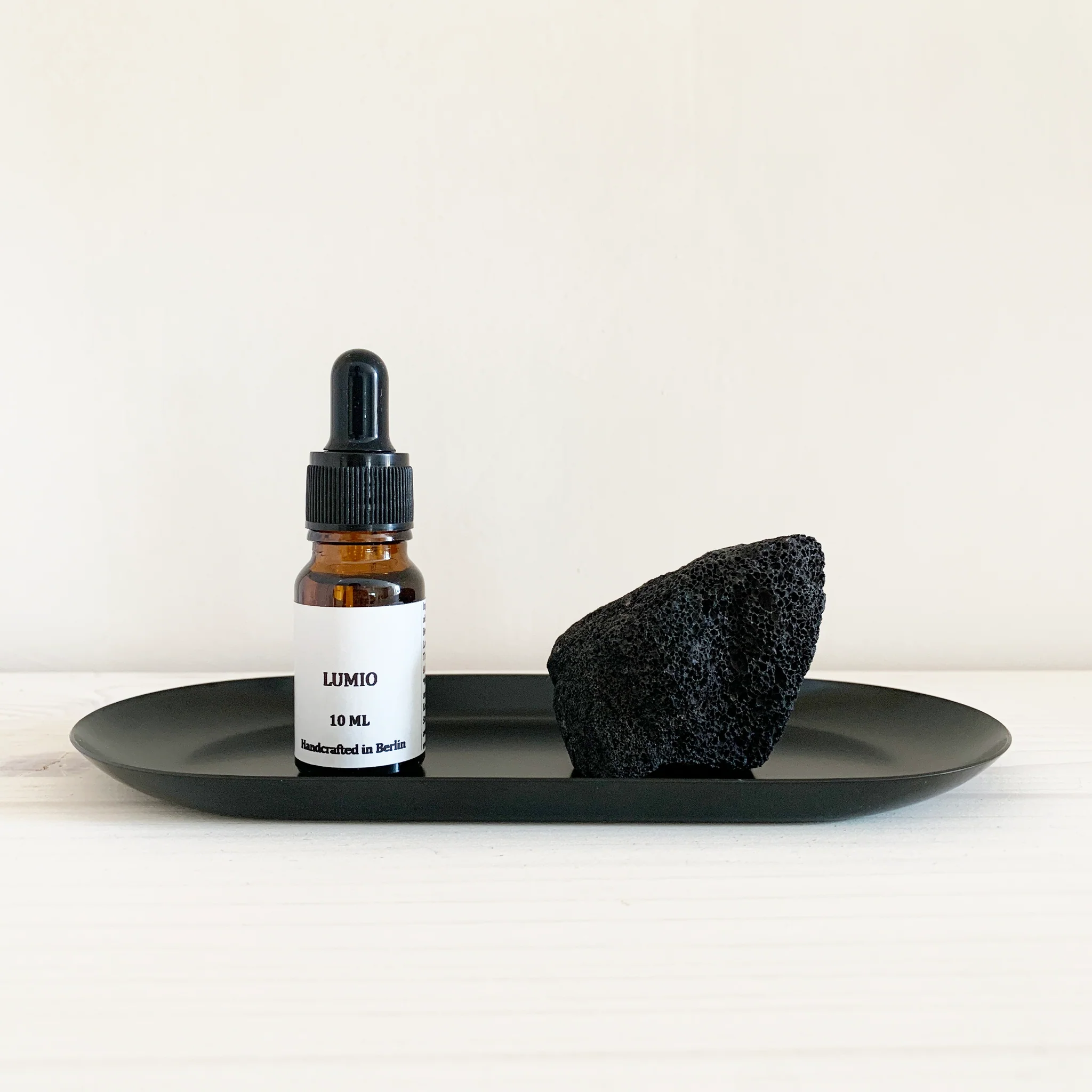 LUMIO 花草清新 手工精油 & 火山岩擴香石 套組