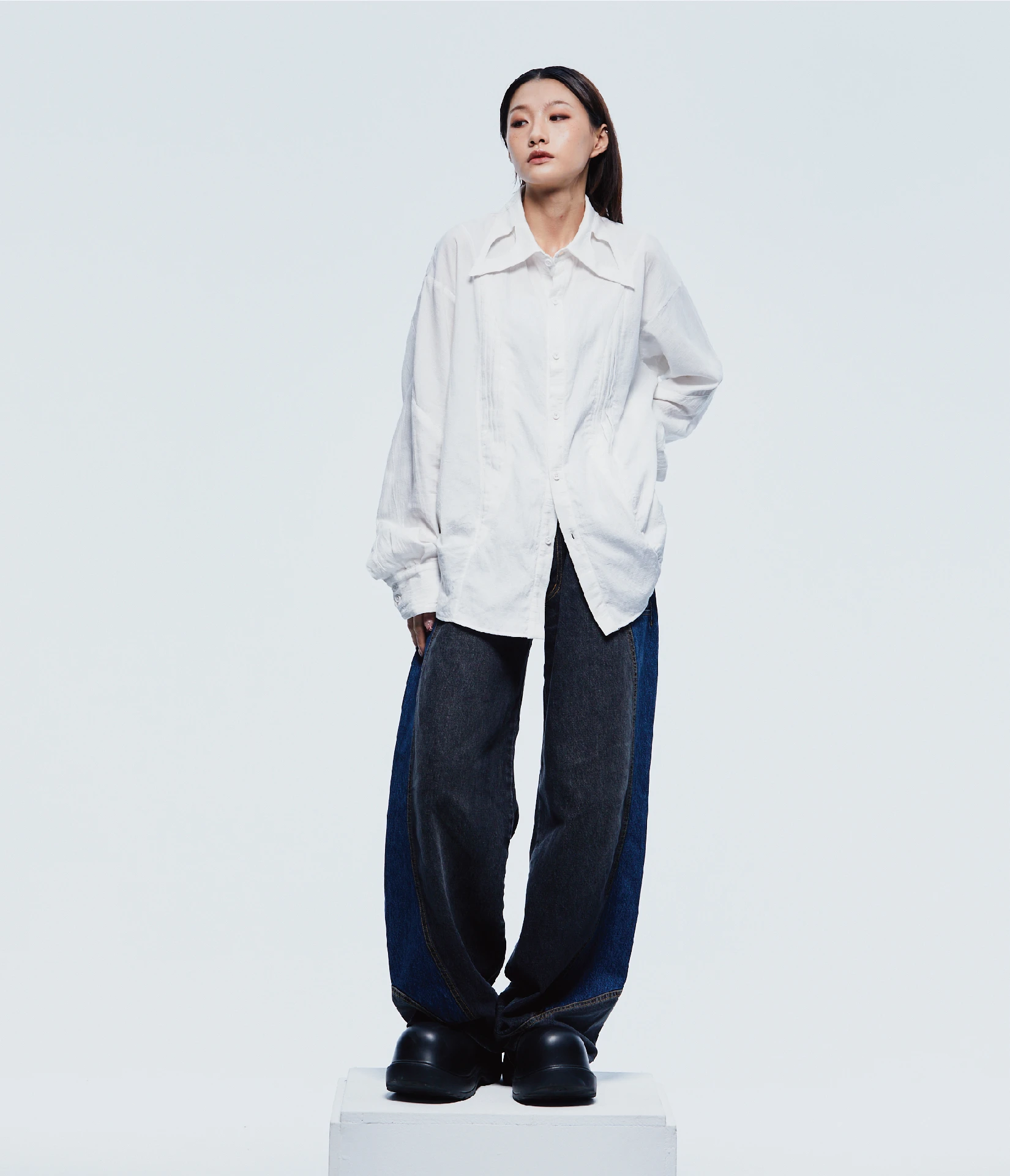 白亞麻剪裁設計襯衫