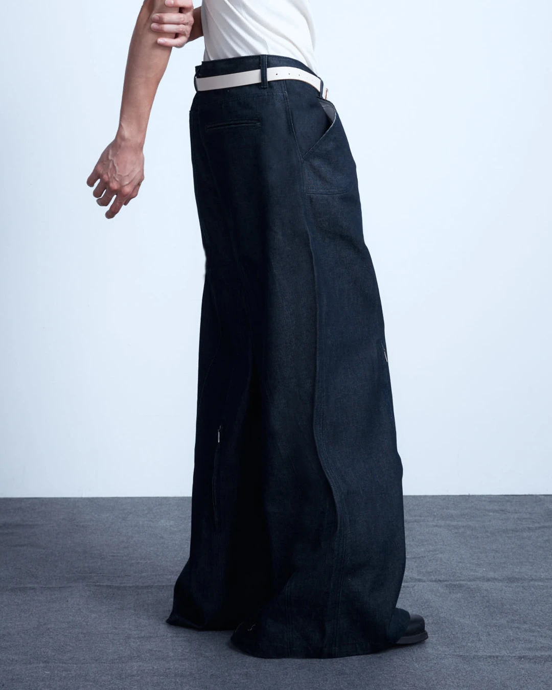 Cut-Out Zip Denim Pants