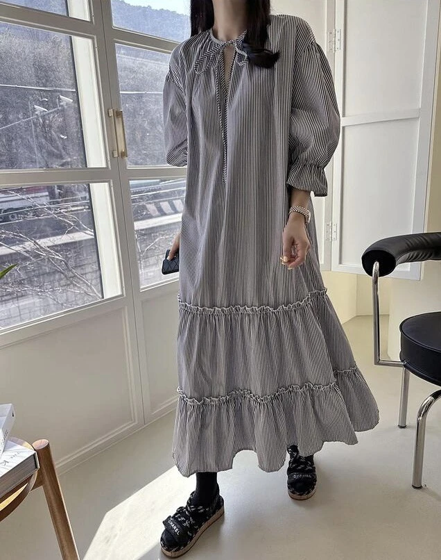復古條紋長裙 荷葉邊蛋糕裙襬 顯瘦遮肉 韓系慵懶風 日系森女系 質感細條紋 連身裙 抽繩領口 氣質長裙 百搭美衣 鬆弛感