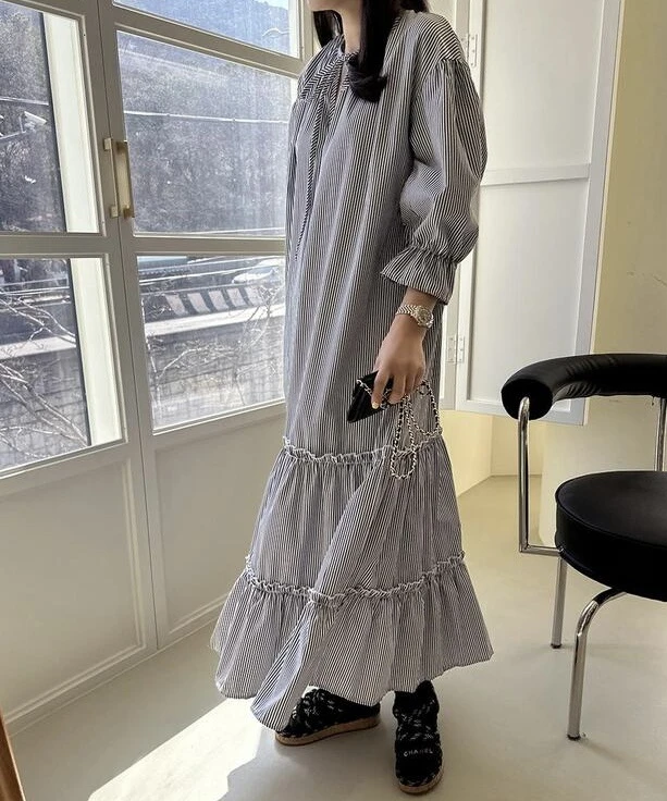 復古條紋長裙 荷葉邊蛋糕裙襬 顯瘦遮肉 韓系慵懶風 日系森女系 質感細條紋 連身裙 抽繩領口 氣質長裙 百搭美衣 鬆弛感