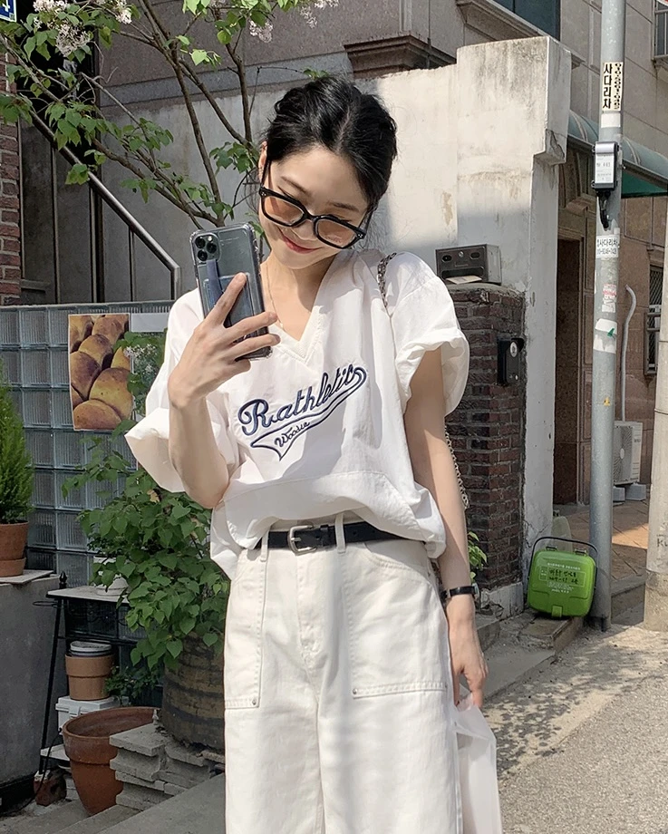 中大碼 美式休閒刺繡上衣 V領抽繩短袖 復古字母刺繡 寬鬆顯瘦 運動風遮肉落肩 韓系歐膩穿搭 街頭風 大尺碼上衣