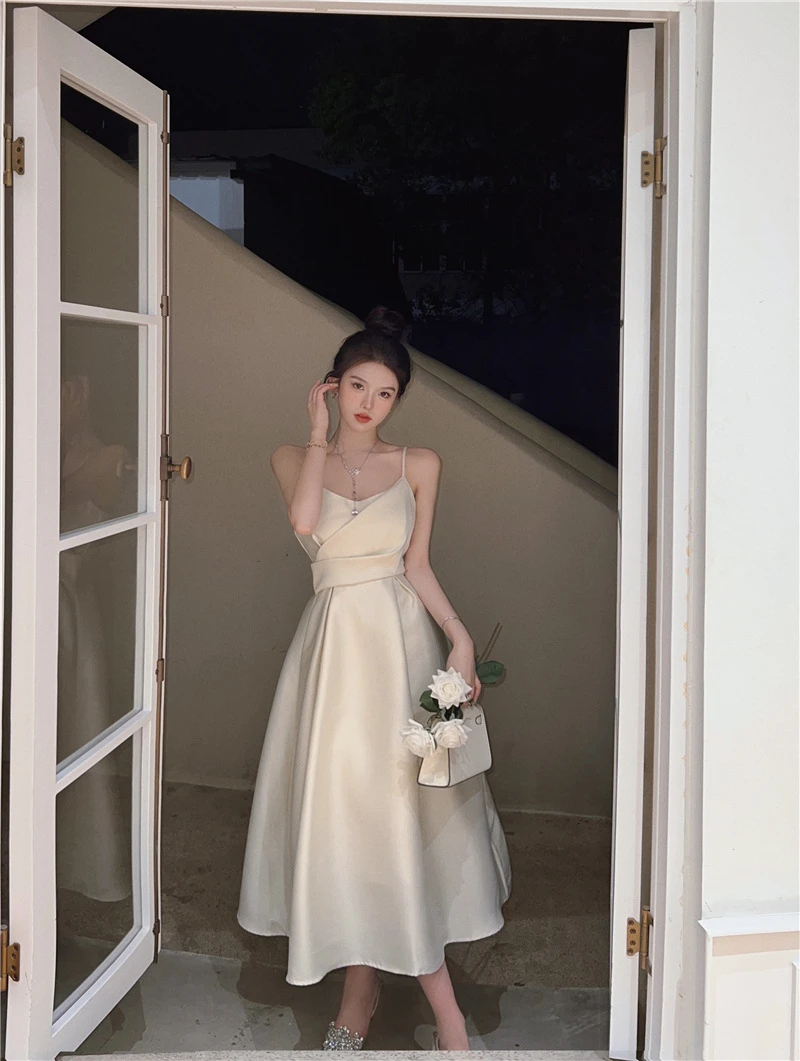 挺版方領法式小禮服 復古 收腰 顯瘦 大裙擺 露背 宴客 婚禮洋裝 派對 約會 氣質 高級感