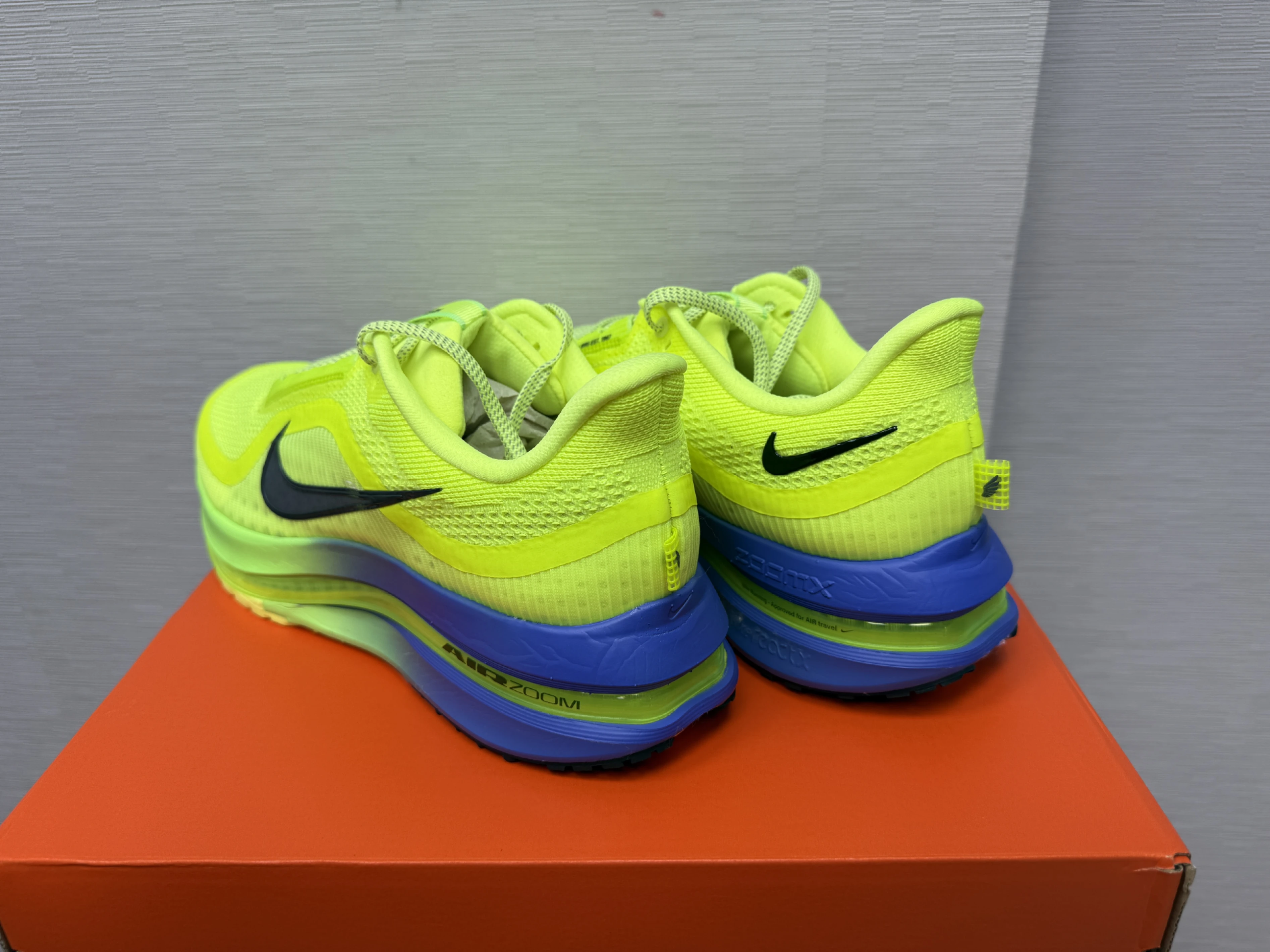 Nike Pegasus Premium 螢光綠 HQ2592-702